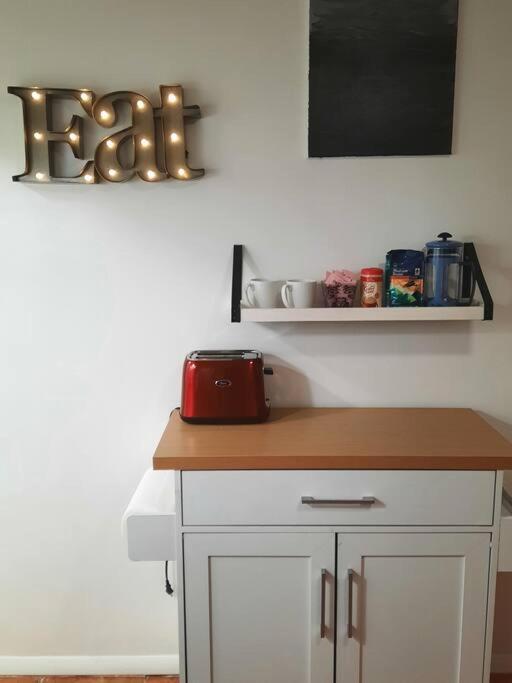 Pet Friendly Apartment Minutes From Nyc! West New York Exterior photo